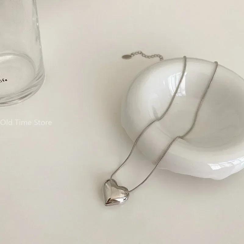 Vintage Love Heart Pendant Necklace Gold Aesthetic Choker for Women Trendy Party Jewelry Gift