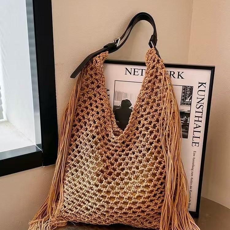 Women's Spring 2025 New Simple Hollow Woven Bohemian Tassels Tote Bag Casual Beach Vacation Style Single Shoulder Beach Bag