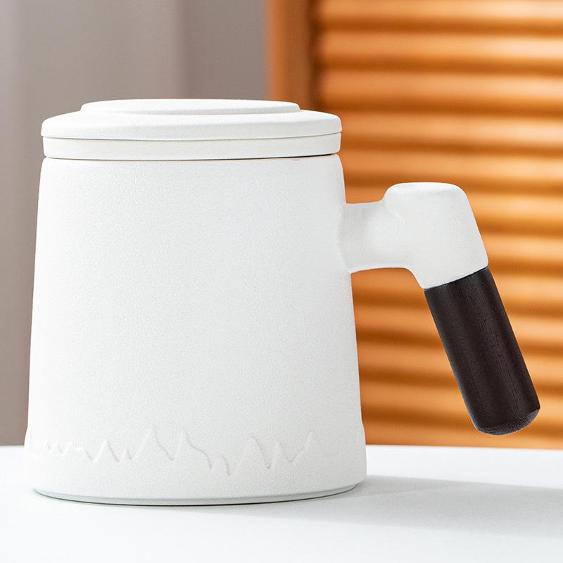 Hand-Painted Ceramic Office Mug: Distant Mountains Design, Teacup with Separate Brewing Chamber, Ideal for Water or Tea - Perfect Business Souvenir. 401-500ml