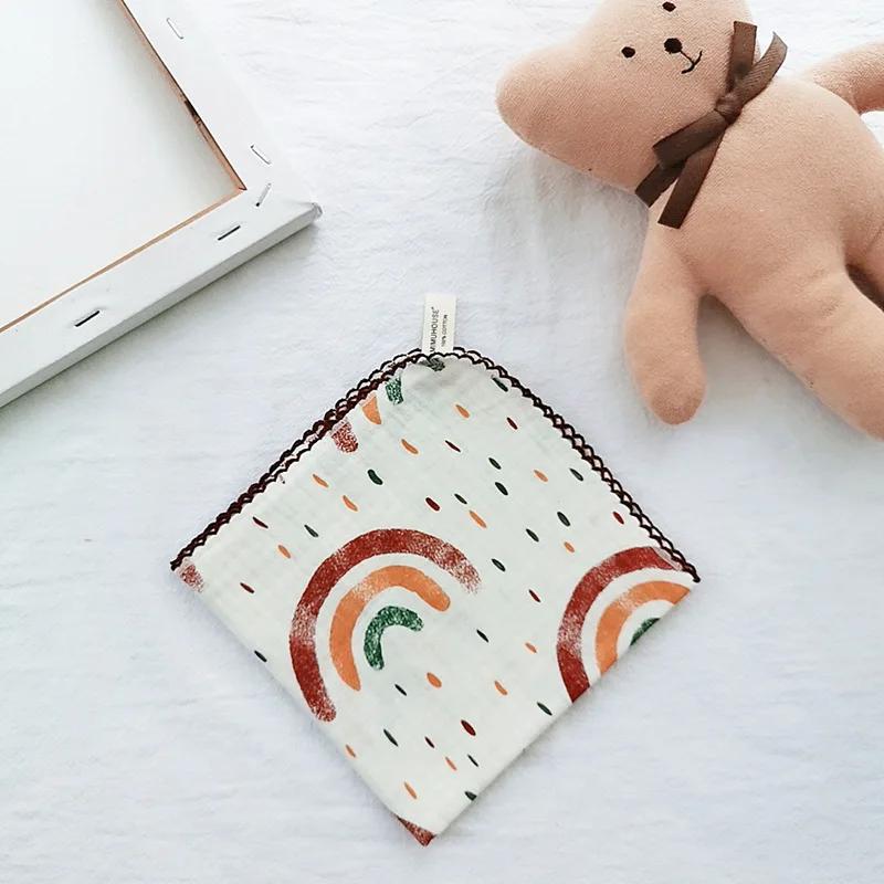 Baumwoll-Baby-Gesichtshandtuch Neugeborene Babyartikel 4-lagiges Musselin-Babylätzchen Taschentuch Weiches Speicheltuch Dreieckiges Füttern Spucktücher