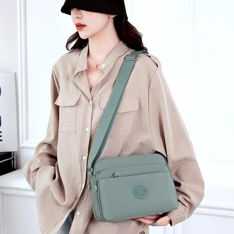 Geantă de umăr pentru mamă de vârstă mijlocie, geantă ușoară cu compartimente multiple pentru femei, geantă crossbody din nailon