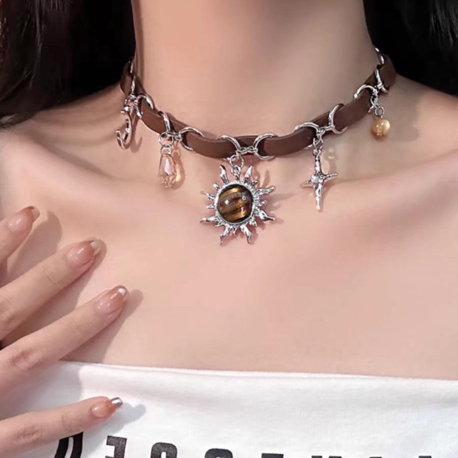 Náhrdelník s motýlem pro ženy od Meilaide Heavy Industry: Punk, Sladký, Cool Horká Holka Kožený Choker, Vintage Klíční Kost Řetízek