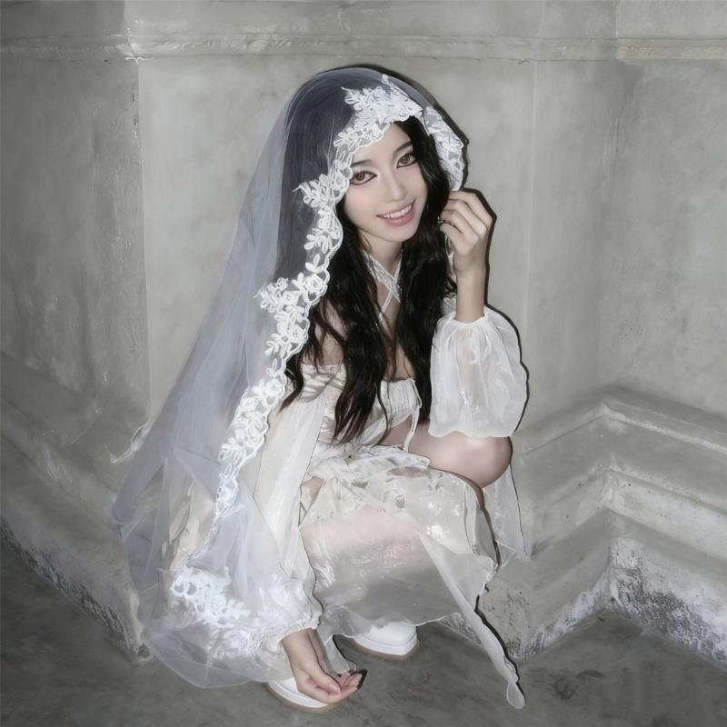 Delicate Embroidered Bridal Veils Lightweight Comfortable White Lace Hairpiece For Wedding
