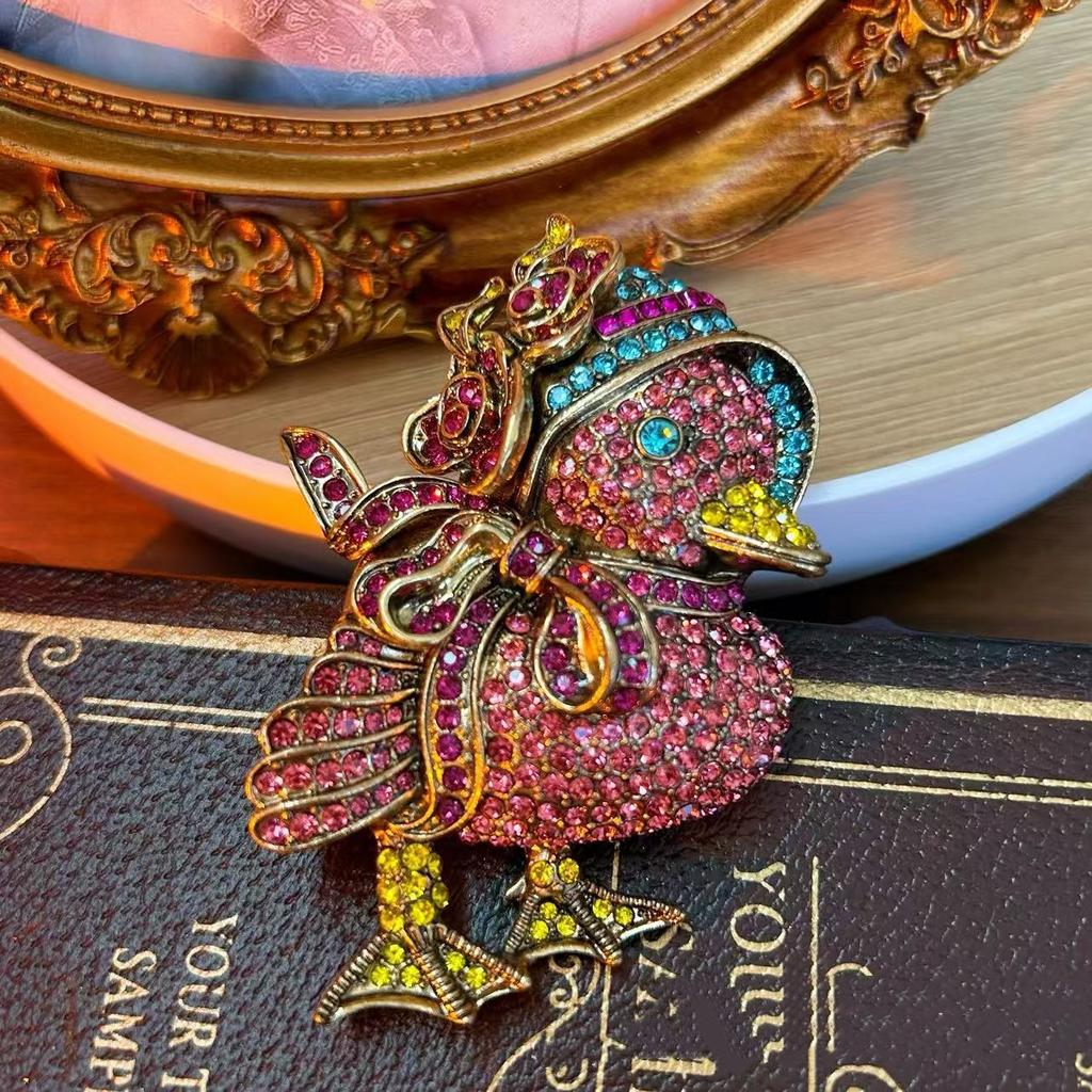 Vintage Classic Women Men Heavy Industry Crystal Brooch Badgeds Middle Style Unisex Rhinestone Exquisite Pin Accessories Gift