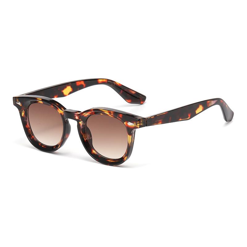 

Classic Rivet Sunglasses ladies For Men Vintage Sun Glasses Punk Popular Outdoor Driving Travel Luxury Designer Shade UV400