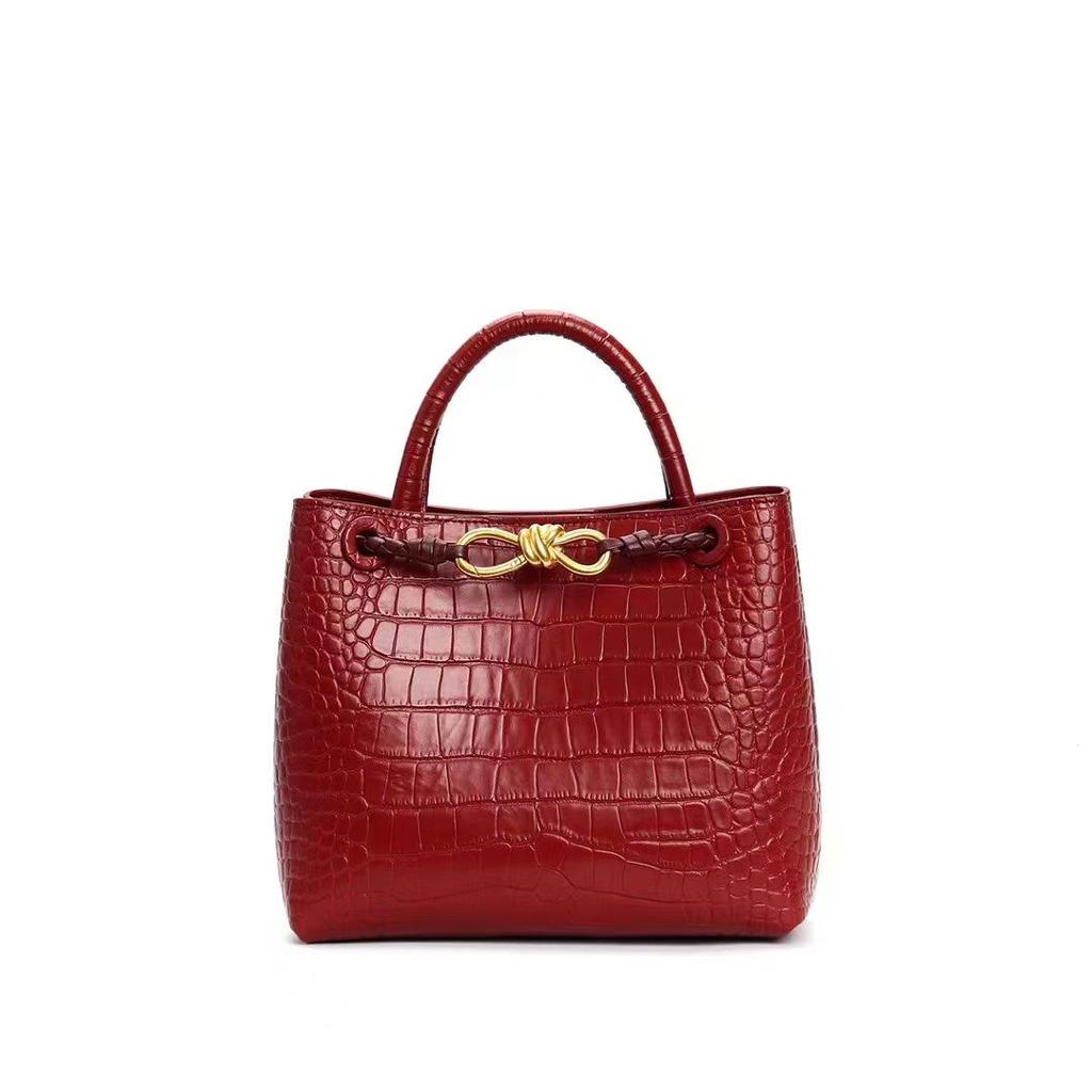 Premium Cowhide Shoulder Bag - 2024 Large Crocodile Pattern Handbag, Versatile Women's Tote