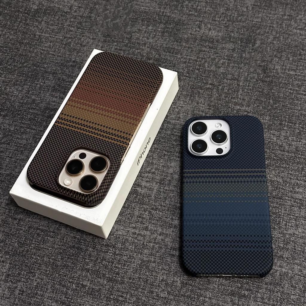 Kevlar pattern magnetic suction is suitable for iPhone16 skin-sensitive mobile phone case, Apple 15 carbon fiber pattern half pack, PC anti-drop cover