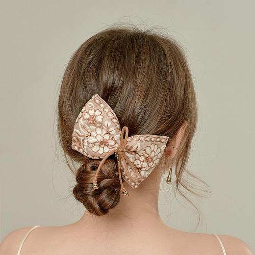 Besty Adelaine Ribbon Hairpin