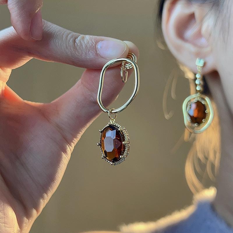 French Vintage Crystal Drop Earrings for Women Luxury Jewelry Temperament Metal Earring Asymmetric Design Gifts