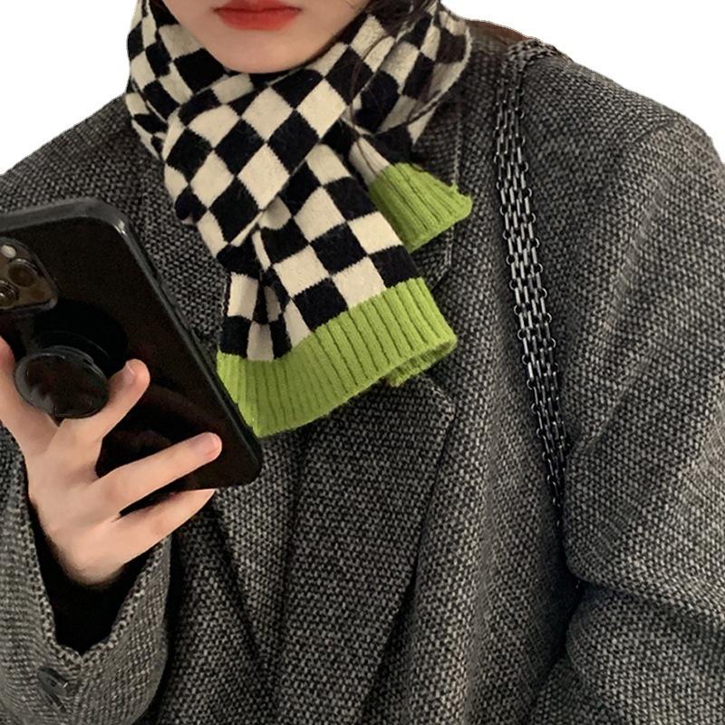 Niche checkerboard plaid knitted wool scarf women's autumn and winter black and white plaid versatile student spring and autumn scarf