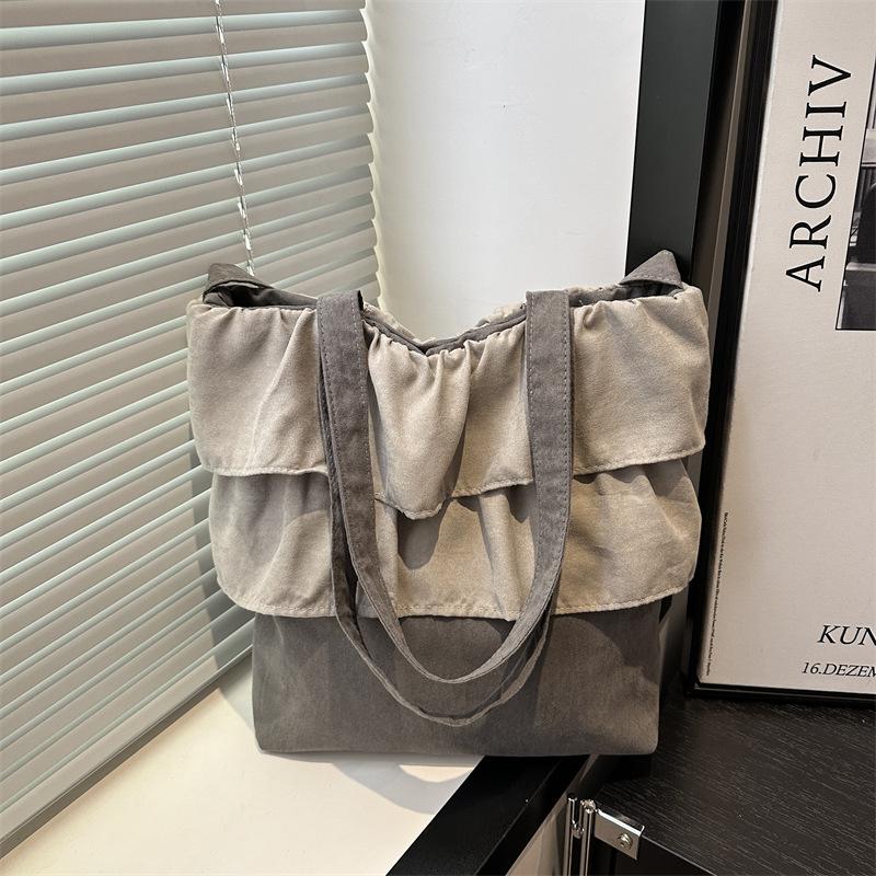 

Skirt pleated personalized tote bag women s 2025 summer new niche bud bag single shoulder messenger bag wholesale серый