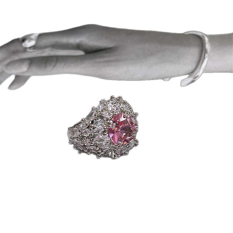 Elegant Round Cubic Zirconia Open Ring: High-End Design with a Luxurious Feel, Craftsmanship for Women, Minimalist Jewelry.