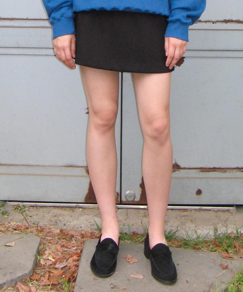 Sinun Color Mini Flared Skirt (Black)