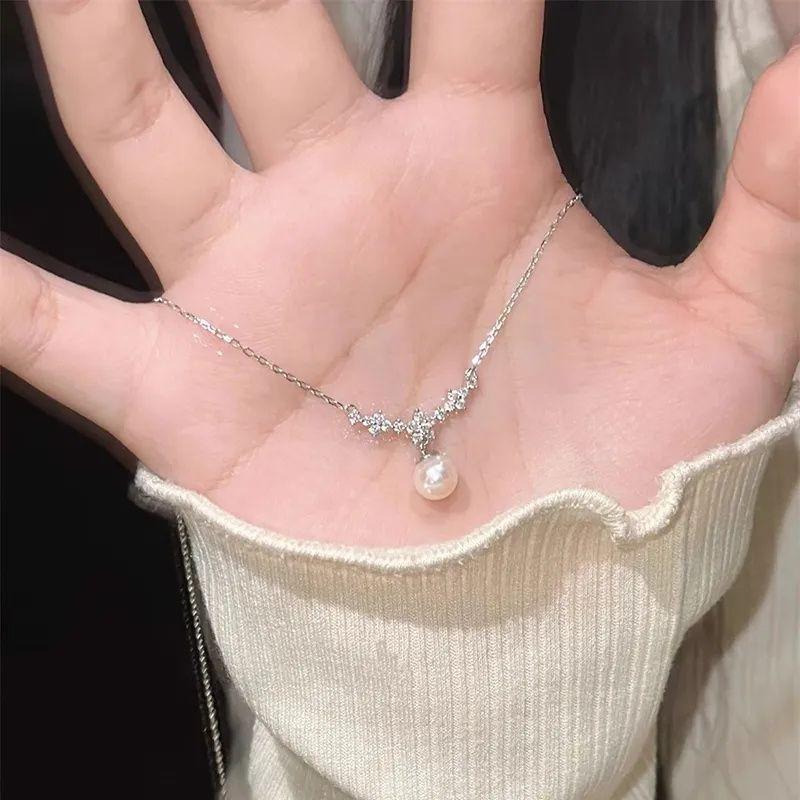 Micro-set zircon flower pearl necklace female niche temperament elegant clavicle chain high-end sense versatile clavicle chain