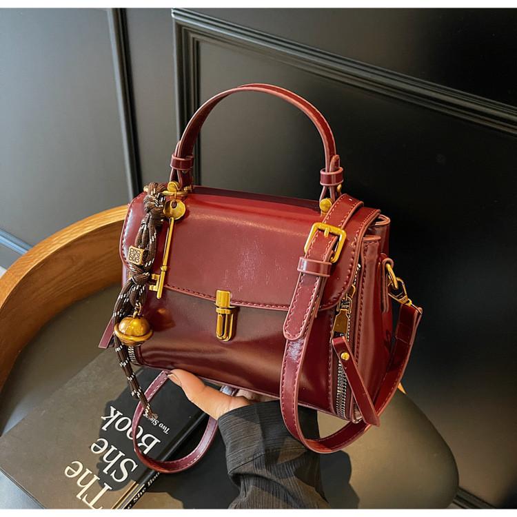 IELGY Autumn Winter Retro Ladies Messenger Bag All-Match Portable Small Square Bag