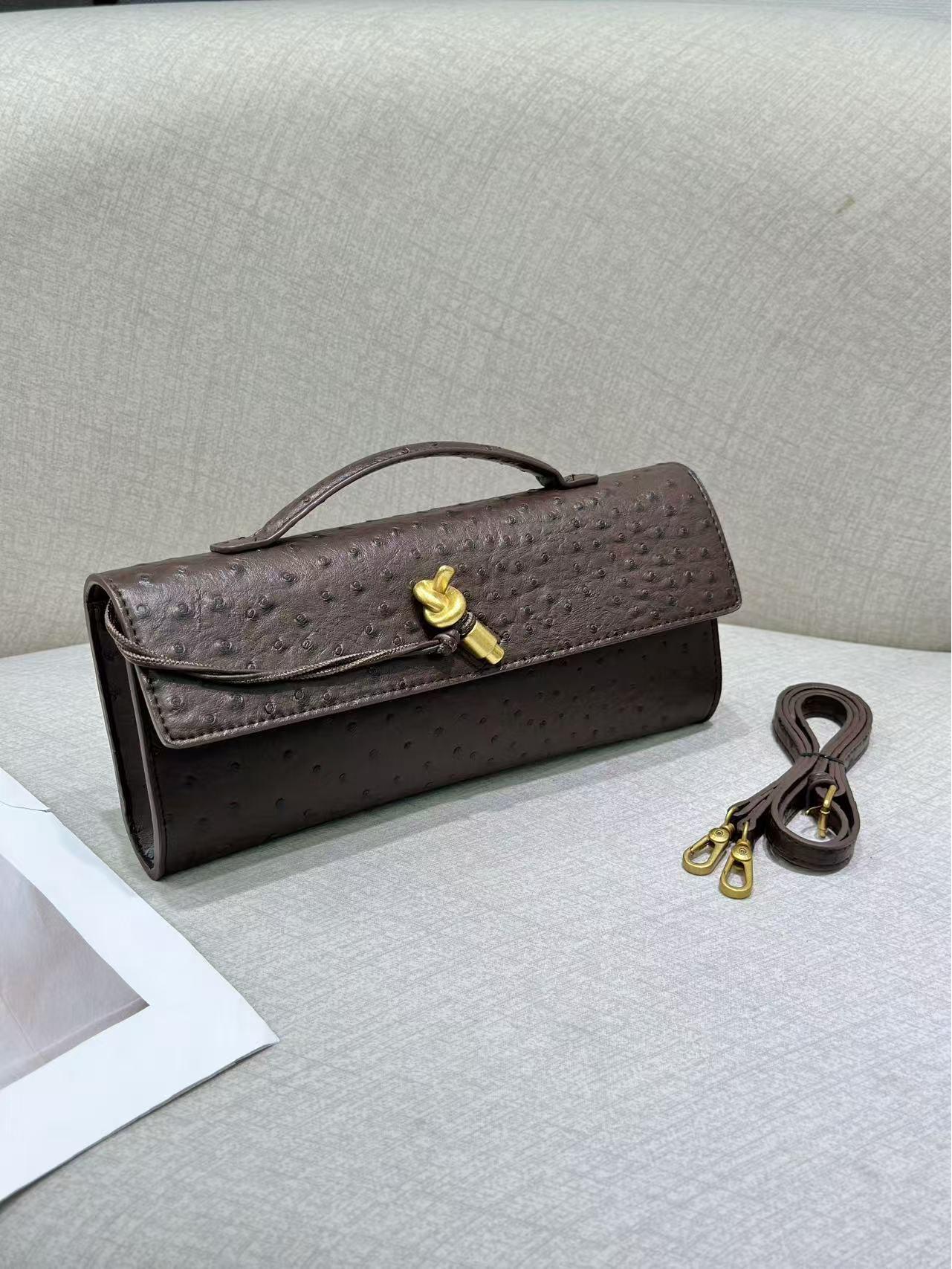 

Высококачественная женская сумка-багет с узором под страуса Standard