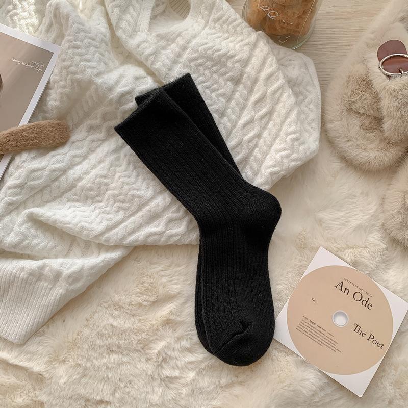 

Кашемировые носки до середины икры женские корейские утолщенные японские термоизоляционные ретро шерстяные длинные носки осень-зима One Size чёрный