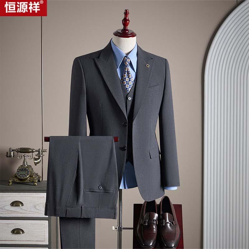 Men's Peak Lapel Three-Piece Suit