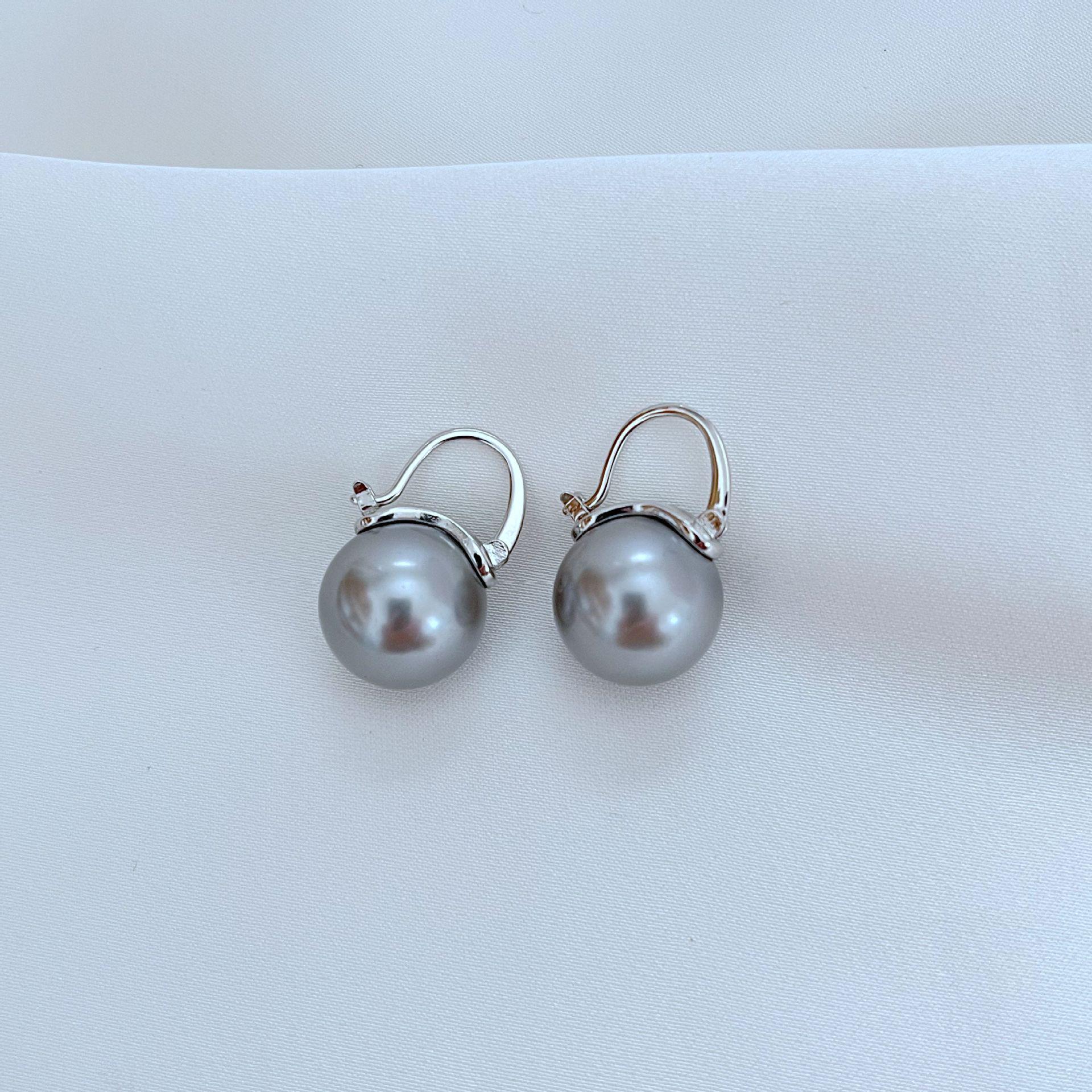 

Dong Qing Faux Pearl 18K Ear Cuffs: Multi-Color Stud Earrings - Simple, Versatile Japanese & Korean Inspired Jewelry. серый