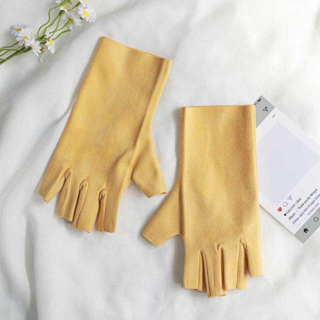 Unisex Half-Finger Heated Gloves for Typing, Cycling, and Manicures – Touchscreen Compatible for Autumn and Winter