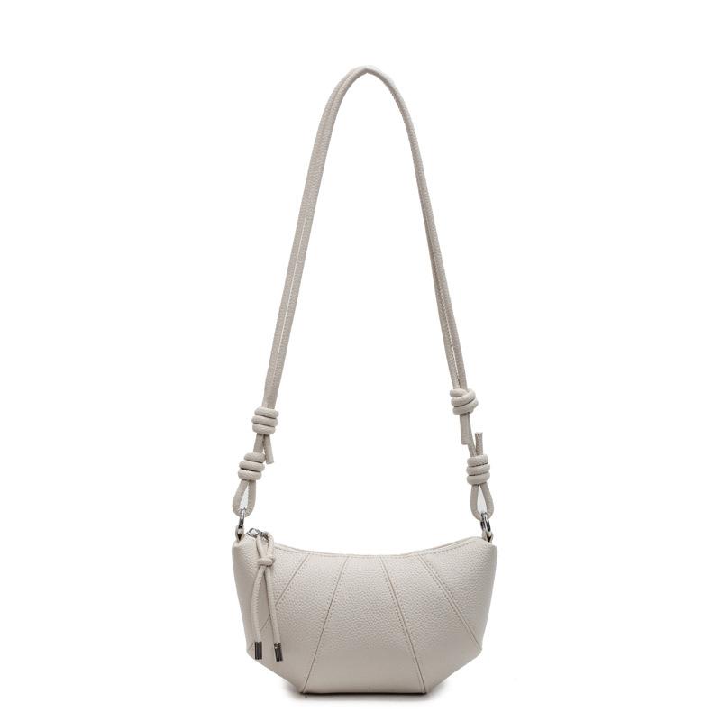 Fashion and leisure Korean version of simple wind horn bag commuting versatile niche design high-end messenger bag woman