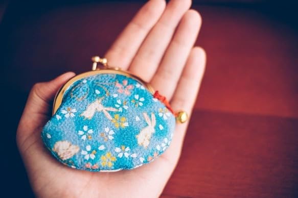 Kyoto Geibido Rabbit Pattern Clasp Wallet with Made in Japan Kyo-Yuzen 2.6-inch Bell, (Blue)