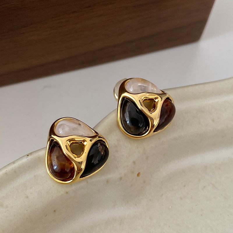Square Maillard Earrings Autumn and Winter Earrings French Retro Design Temperament Foreign Style Small Fragrant Style Ear Buckle