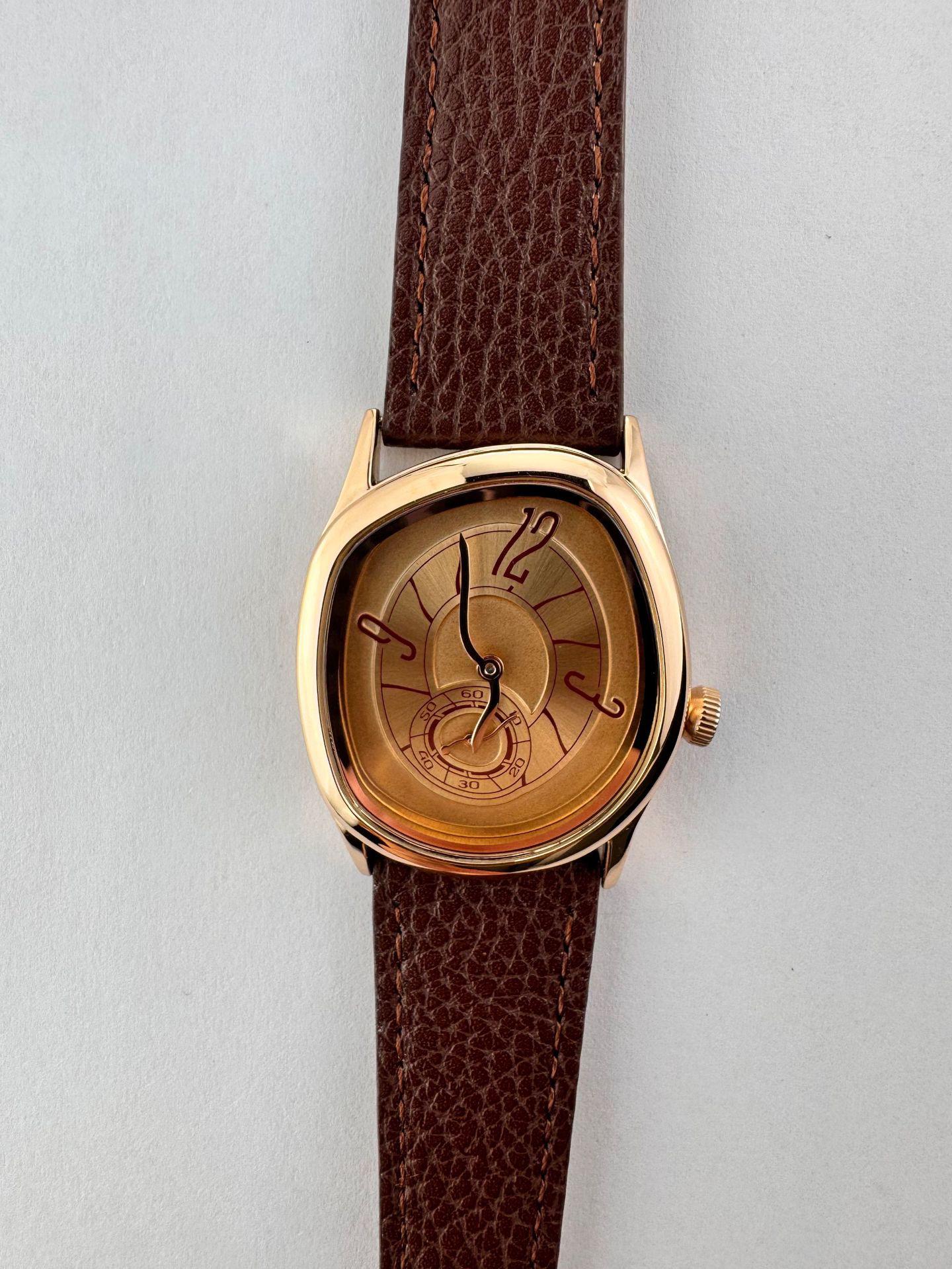 

European & American Fashion Unisex Twisted Design Leather Strap Quartz Watch