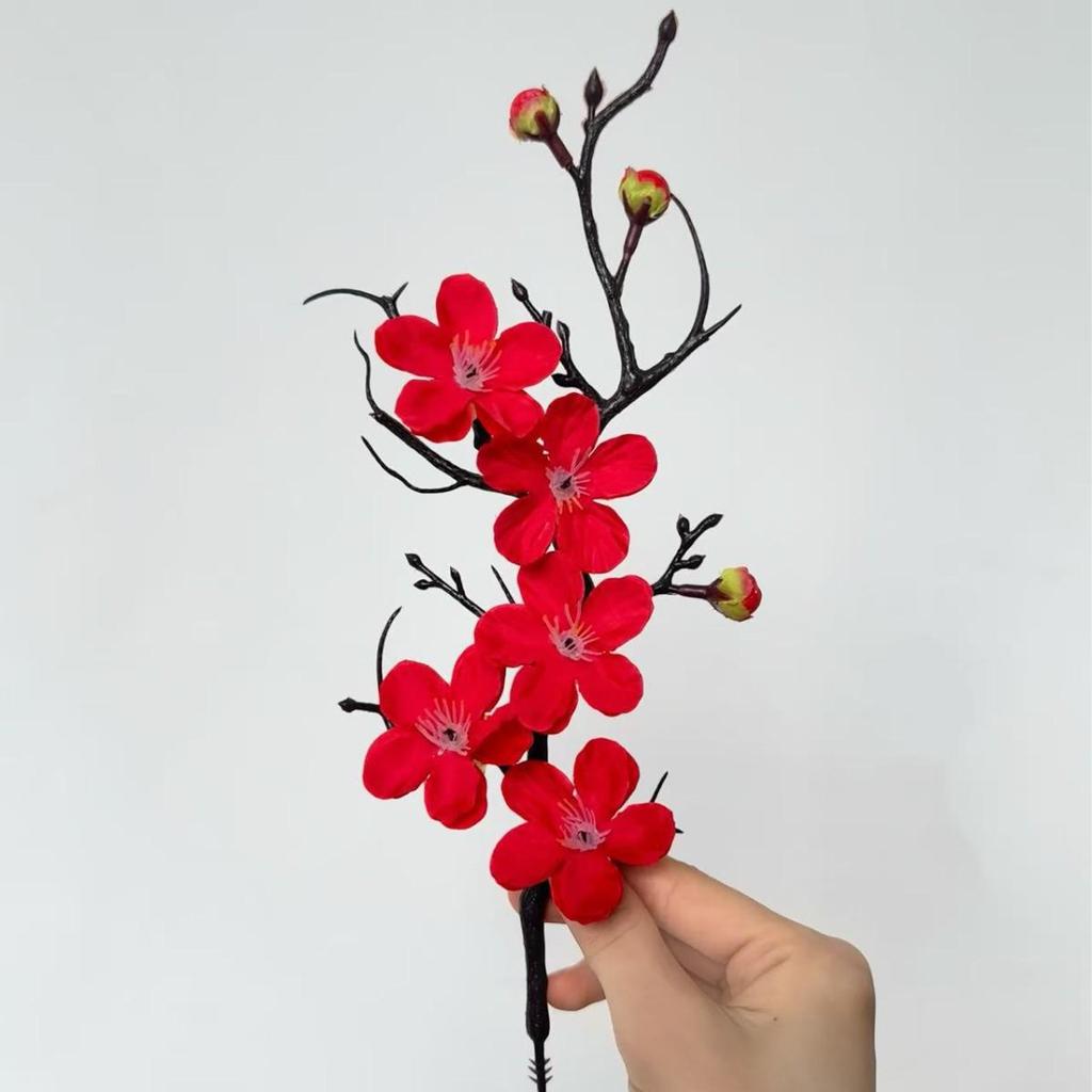 Künstlicher Winterstrauß mit Pfirsich- und Pflaumenblüten zur Innendekoration