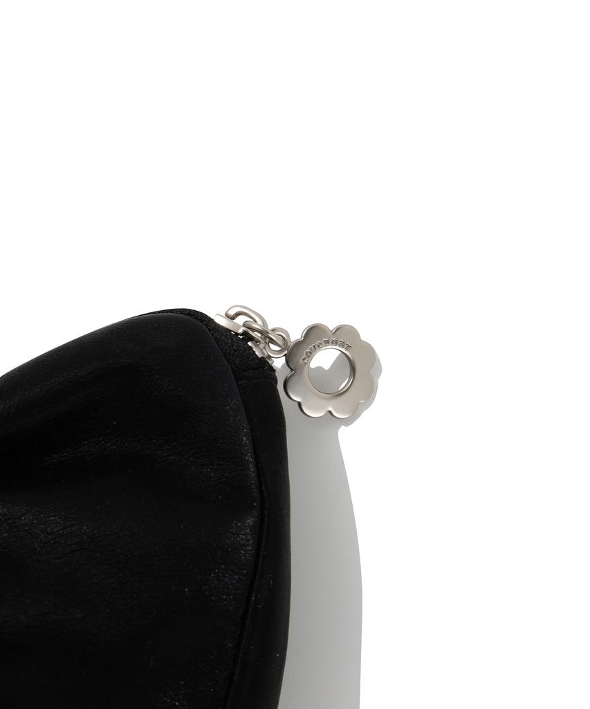 Covernat Woman Clover Heart Padded Ribbon Pouch (2 Colors)