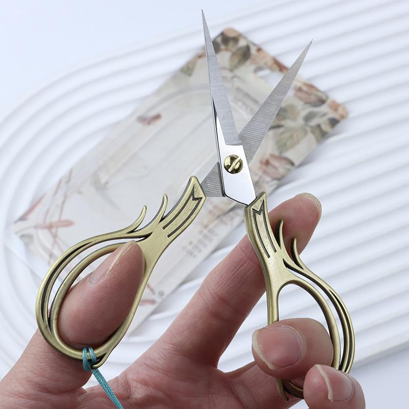 Portable Stainless Steel Scissors for Crafts, Thread Ends & Tea Ceremonies - Sharp Tip, Retro Design