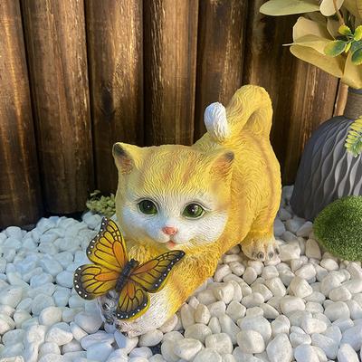Statue de Chat Mignon de Jardin Solaire avec Lumière Papillon LED Sculpture en Résine Étanche d'Extérieur pour Porche Patio Balcon Pelouse Décor de Jardin