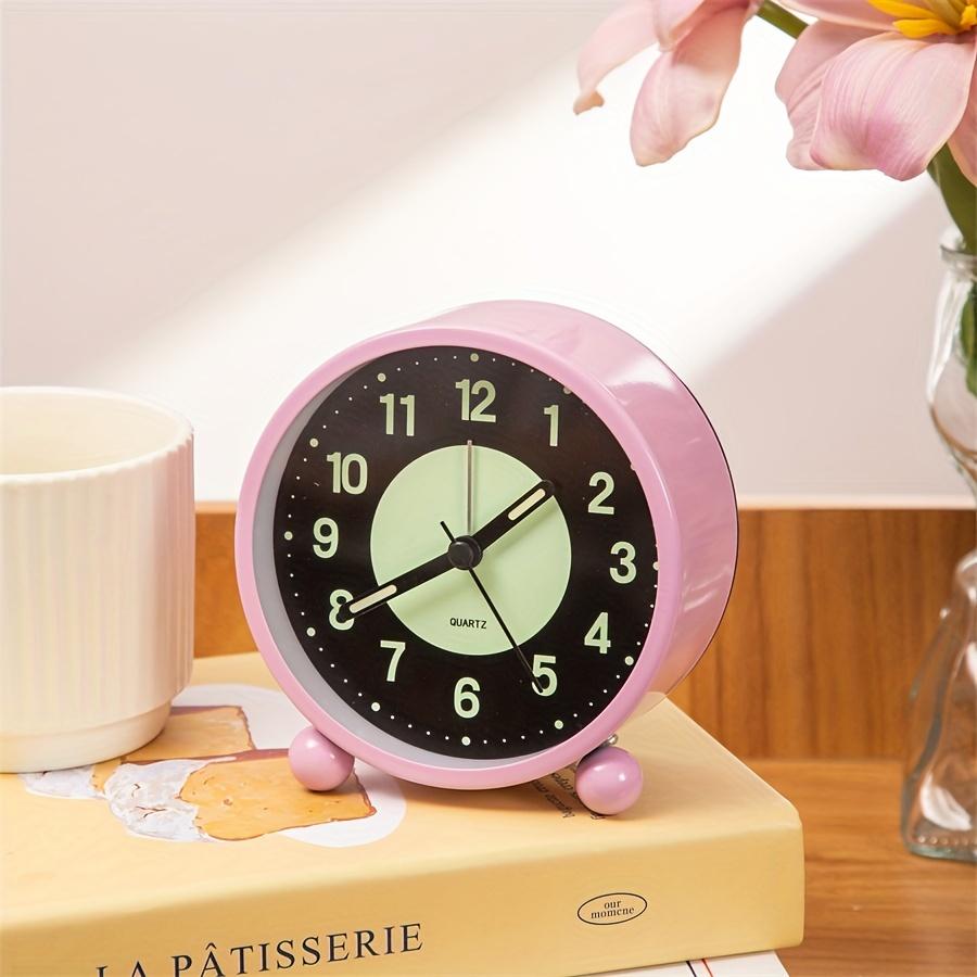 A 4inch Silent Luminous Battery Alarm Clock, No Ticking Sound, Night Light Design, Table Clock, Metal Material, Suitable for Students, Deep Sleepers