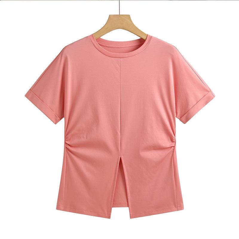 Tricou de damă cu mânecă scurtă din bumbac mercerizat în stil coreean, cu mâneci suflecate și șliț lateral.