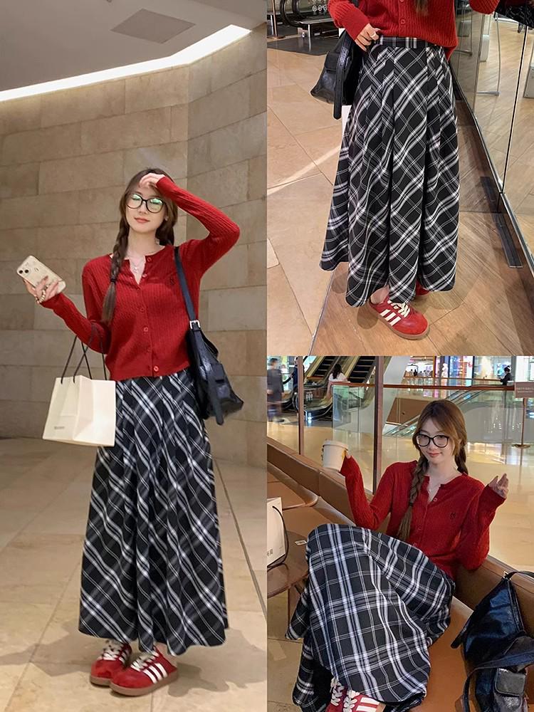 Women's Plaid Pleated Skirt - Slimming, Flaw-Hiding, Korean Style for Spring/Autumn 2025