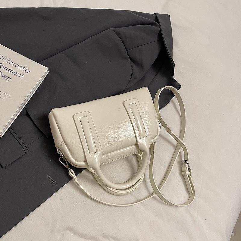 This year's popular small bag women's spring and summer versatile 2025 new women's simple messenger bag portable pillow bag