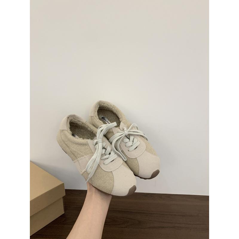 Korean version of velvet warm casual moral training shoes women's winter 2025 new color matching lace-up flat-bottomed versatile Mao Mao single shoes