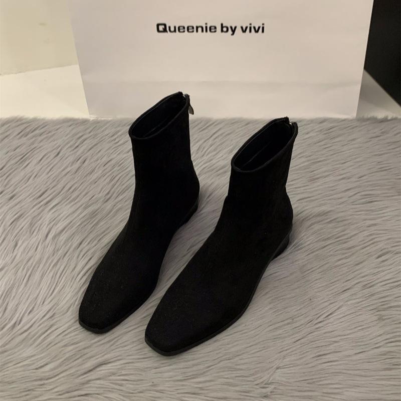 

Suding Грубый каблук Замша Корейские маленькие ботильоны Женская обувь 2025 Новые осенне-зимние ботинки Мартин Кофе Облегающие короткие ботинки 35