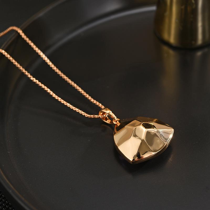 Style Adopts Austrian Imported Crystal Collarbone Necklace Plated Shield-Shaped Pendant Super Flash Jewelry