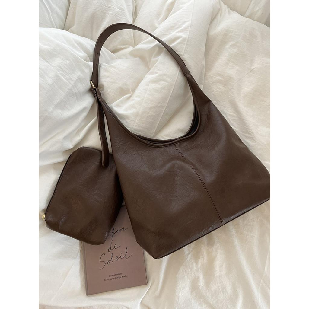 Latest Design Large-capacity Bag for Women Korean Version Easy Soft Texture Leather One-shoulder Underarm Bag Retro Commuter Crossbody Mother Bag