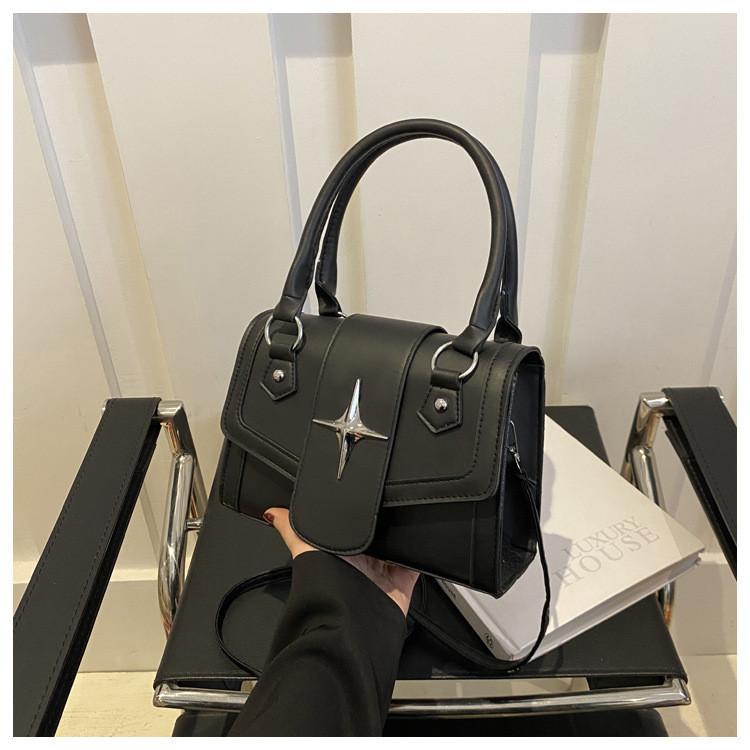 

Urban Minimalist Small Square Pu Handbag With Star Embellishments чёрный