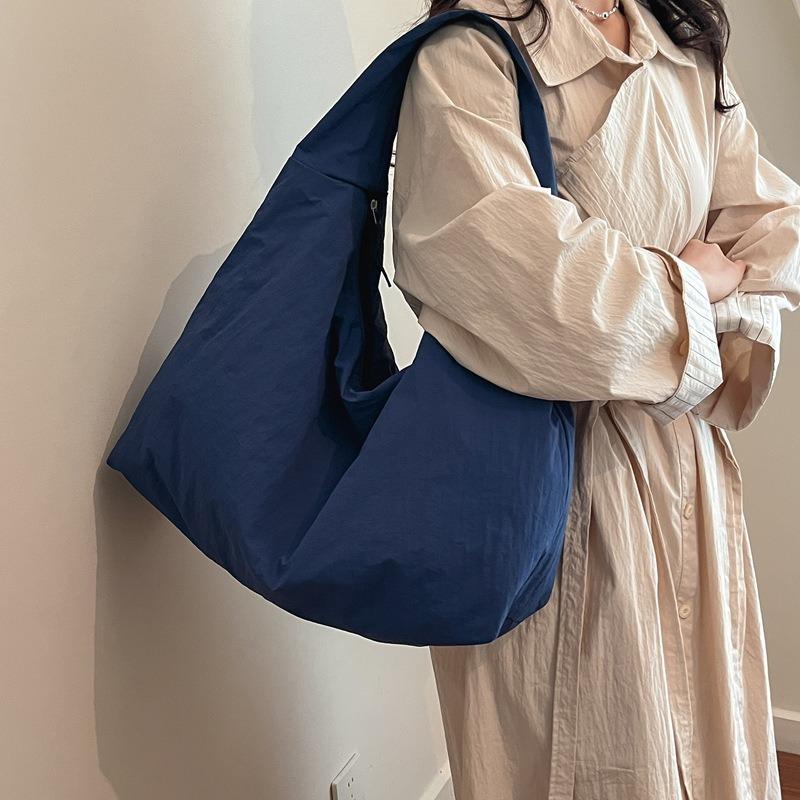 Nylon Cloth Tote Bag Women's Spring and Summer New Retro Large Pocket Large Capacity Leisure Sports Shoulder Bag