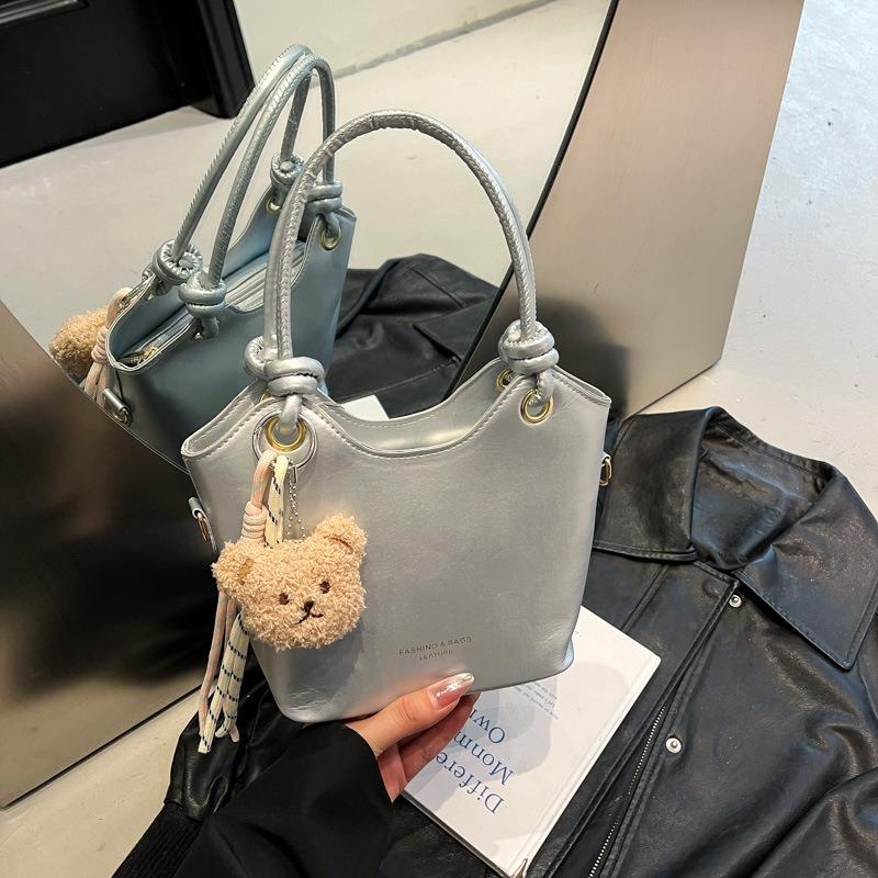 Popular Texture Portable Bucket Tote Bag New Spring and Summer Fashion Versatile Commuter Shoulder Messenger Bag