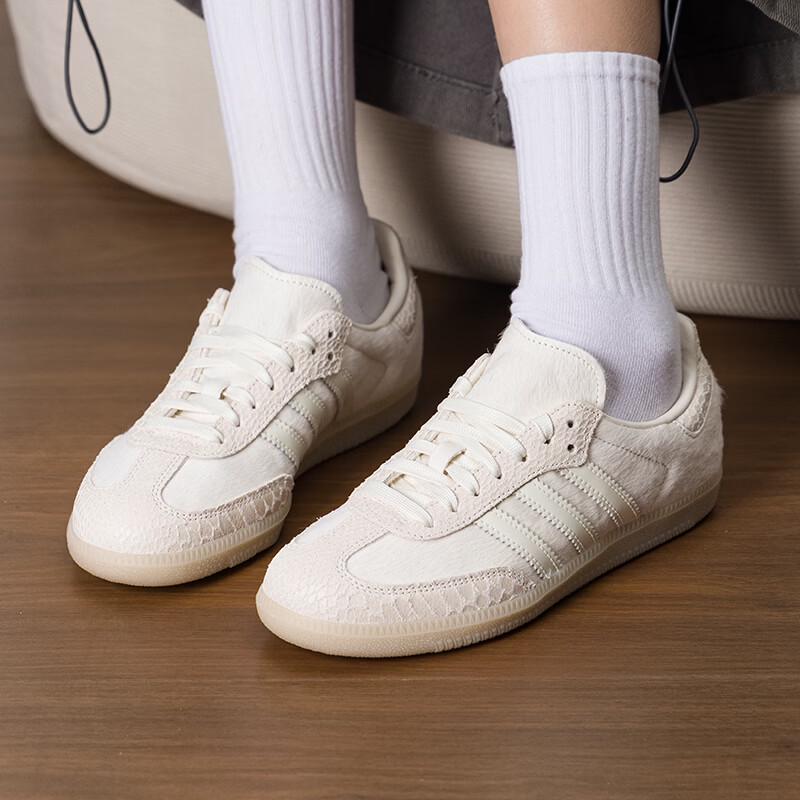 Adidas Women s SAMBA Lifestyle Low-Top Sneakers 37