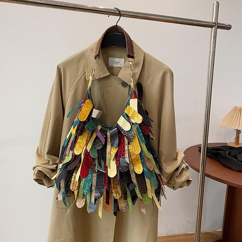 Niche design large-capacity underarm shoulder bag female personality Indian style fringed commuter messenger bag