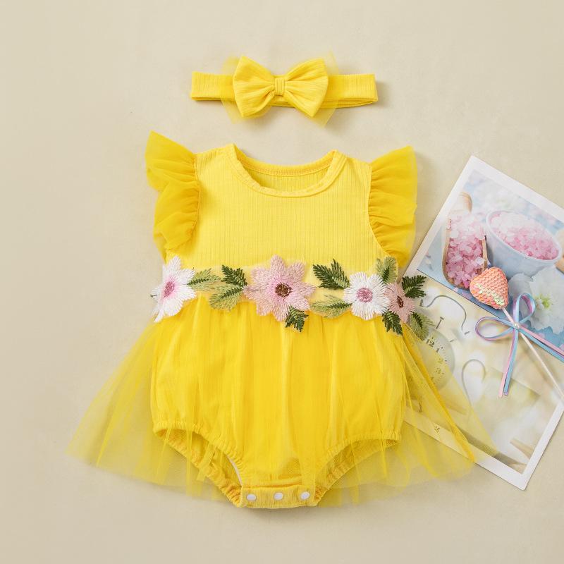 Neues Baby-Mädchen-Netzkleid Stilvoller und niedlicher Jumpsuit mit kleinen Blumen-Flatterärmeln und Haarschmuck-Set