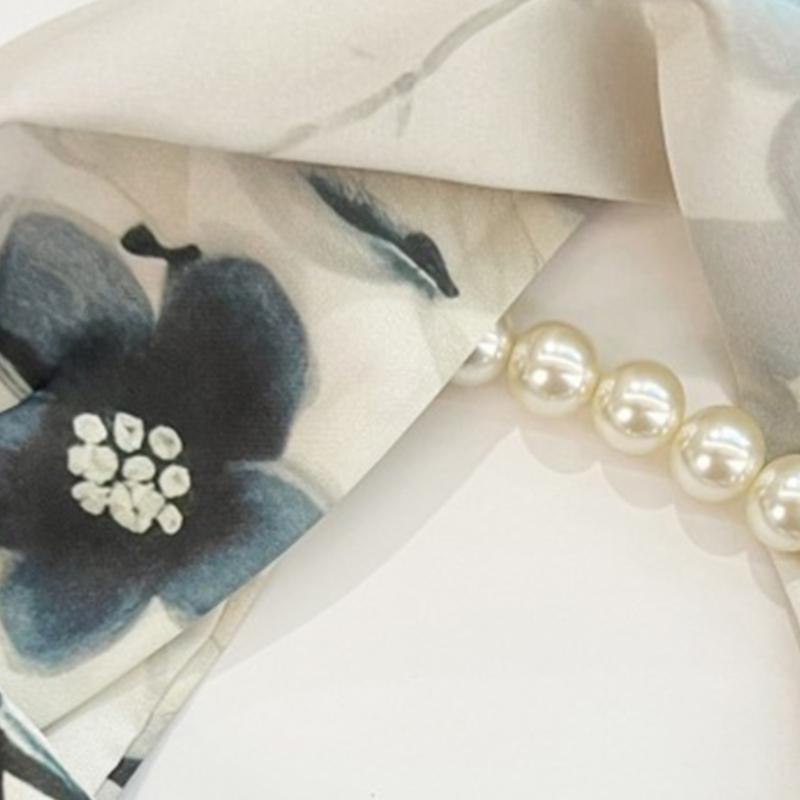 Magnetischer Verschluss Perlenkettenhalskette Florales Satintuch Elegantes Seiden-Schmales Halstuch für Modebewusste Frauen