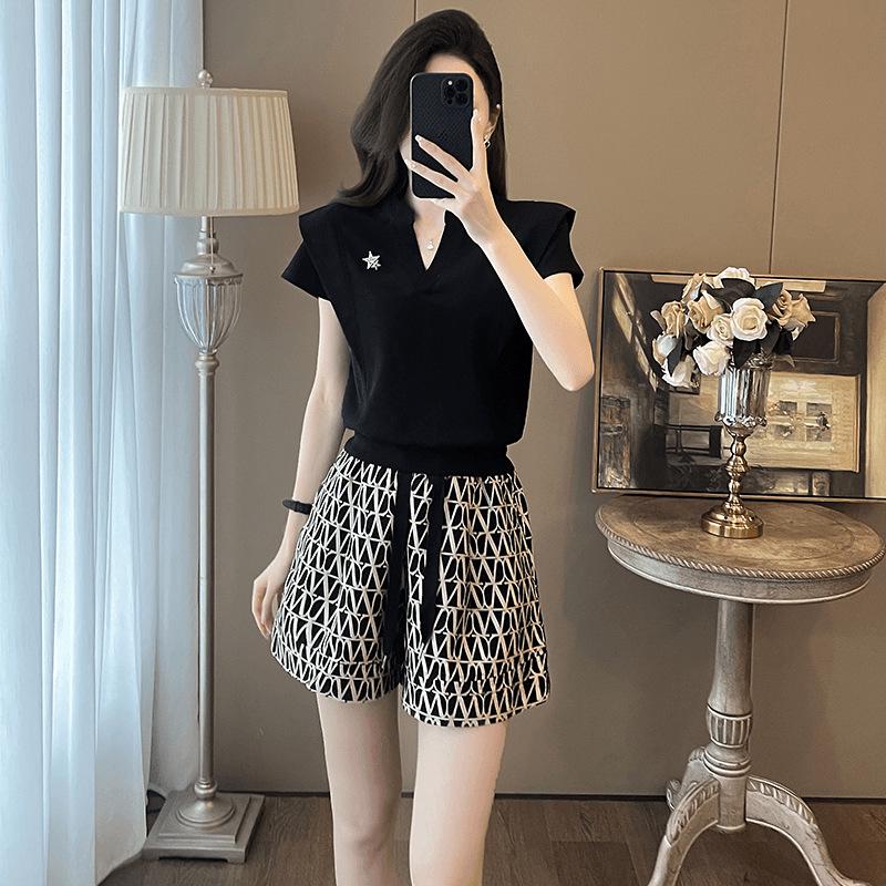 

Летний женский облегающий комплект с V-образным вырезом и короткими рукавами - Повседневный и стильный двухпредметный M