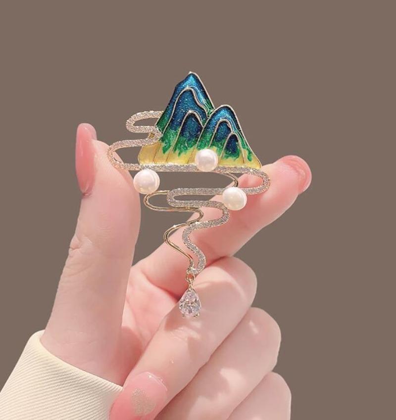 Vintage Chinese Style Round Landscape Painting Brooch for Women Mountain Shaped Tassel Rhinestone Lapel Pins Clothes Accessories