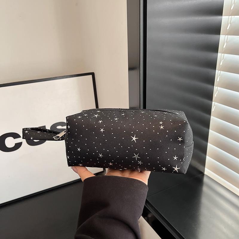 

Star Pattern Makeup Bag - Portable, Large Capacity Bathing and Storage Bag for Students - Simple Design чорний